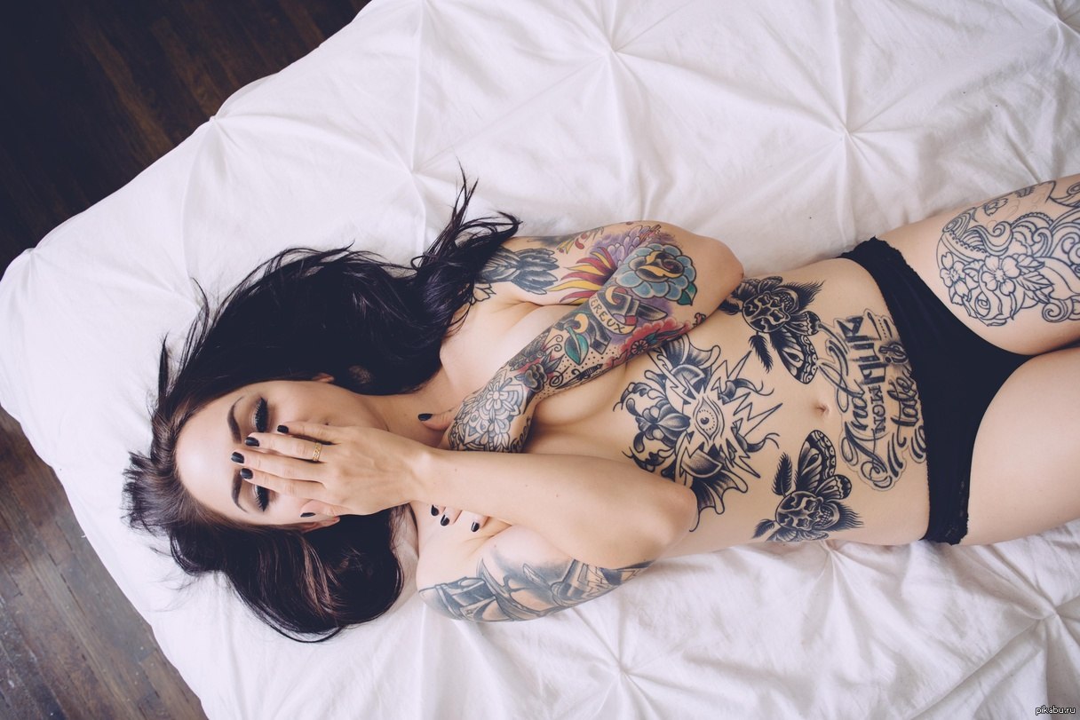 Сексуальные девушки с татуировками 76 фото